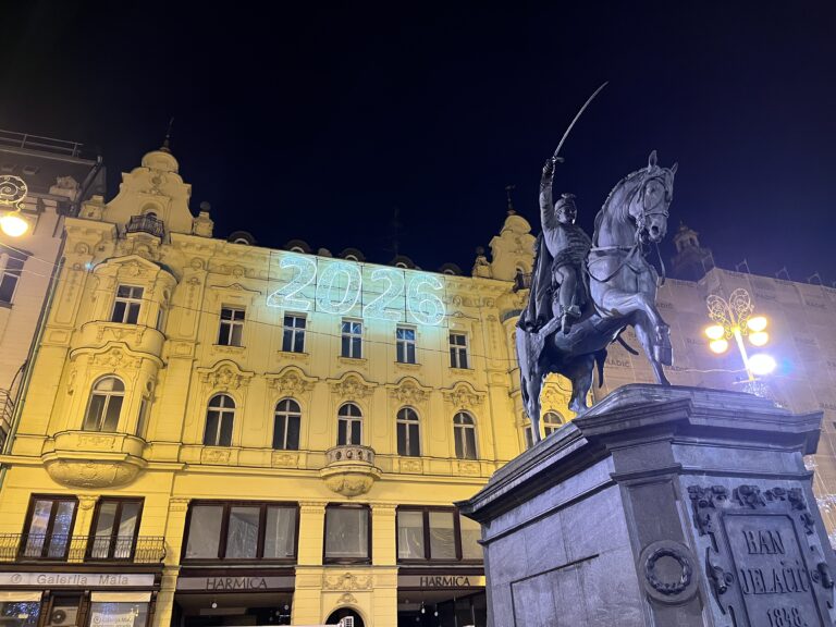 Im Schnee Richtung Osten: Neujahr in kyrillischen Zeichen